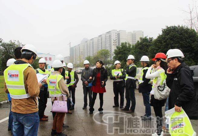 A水泥厂参观桂林鸿程水泥立式磨粉机生产线